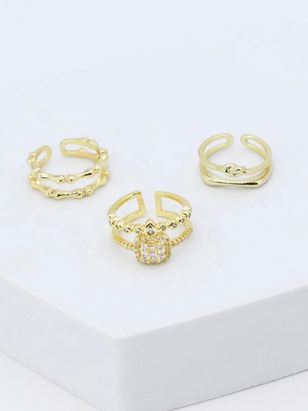 A Timeless Ring Set For Sale